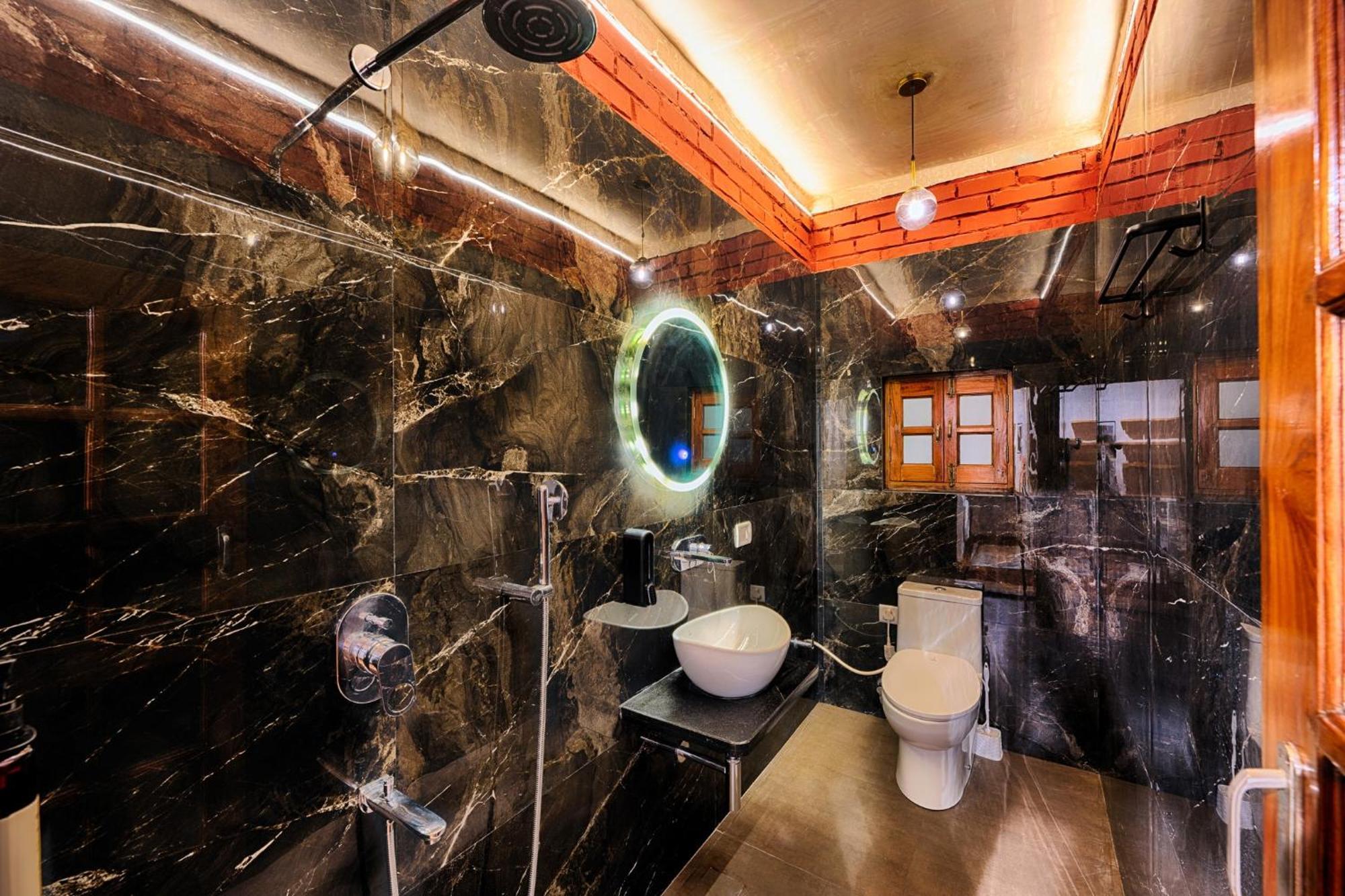 International Travellers' Hostel By Ith Stays Варанаси Экстерьер фото