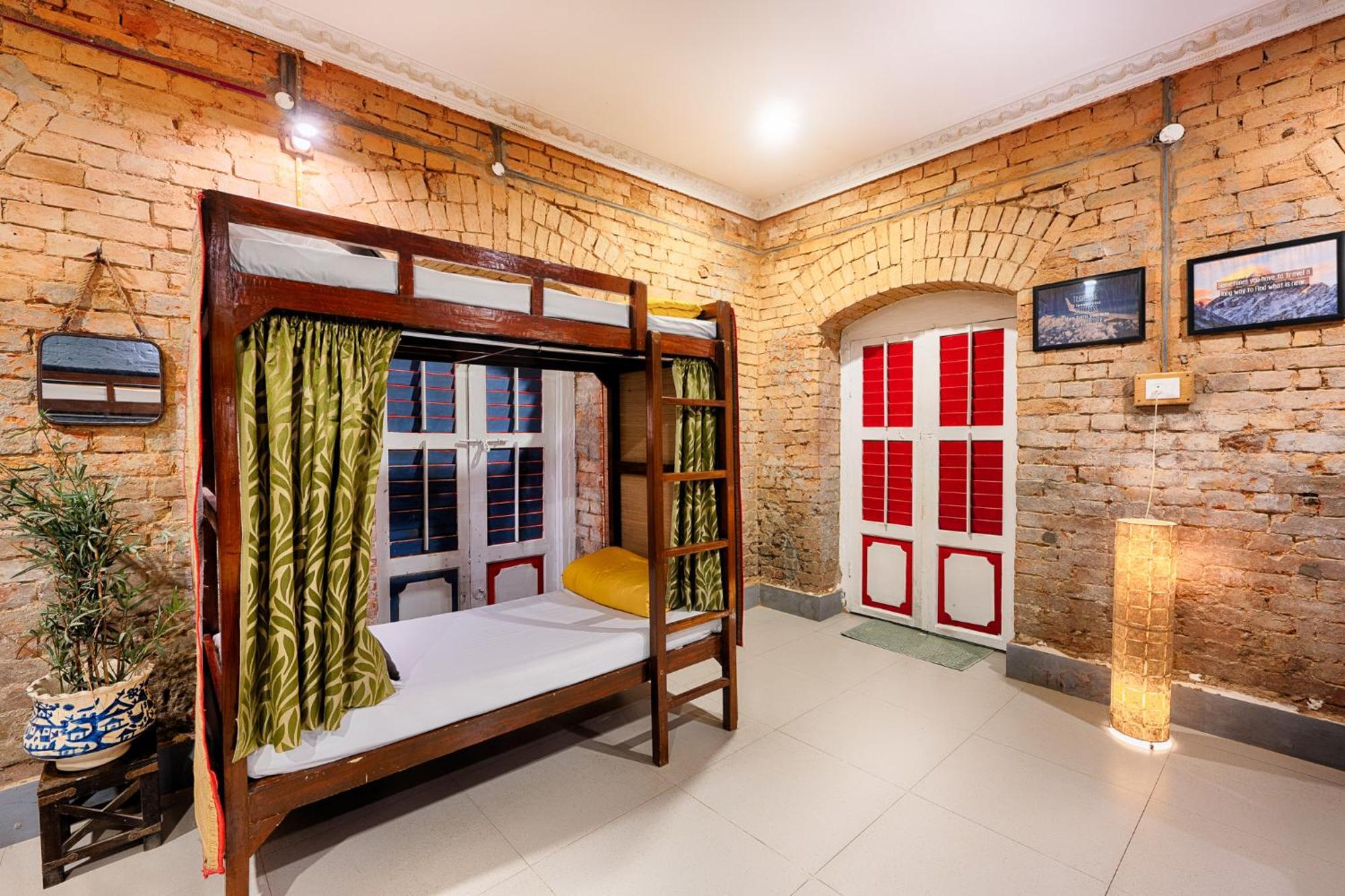International Travellers' Hostel By Ith Stays Варанаси Экстерьер фото